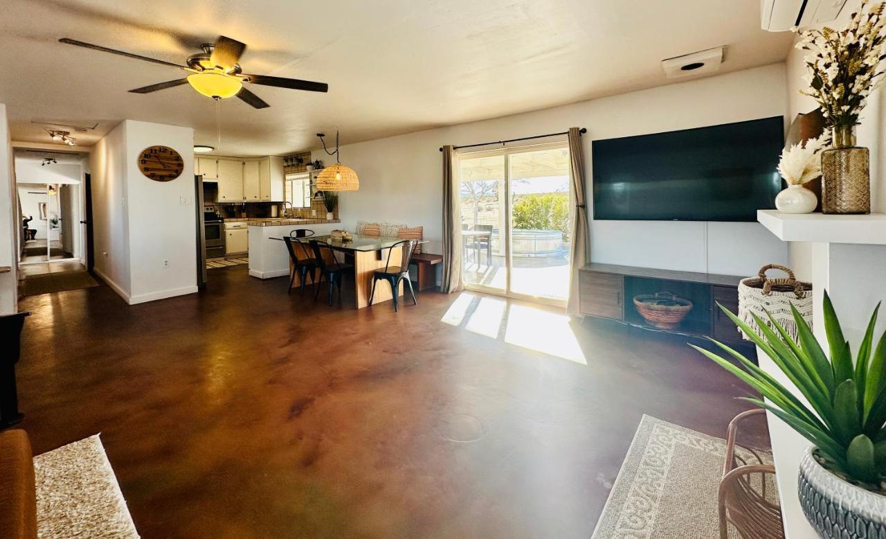 Ravens Nest Ranch, Fire Pit , Views, Near Jt Park! Villa Joshua Tree Kültér fotó