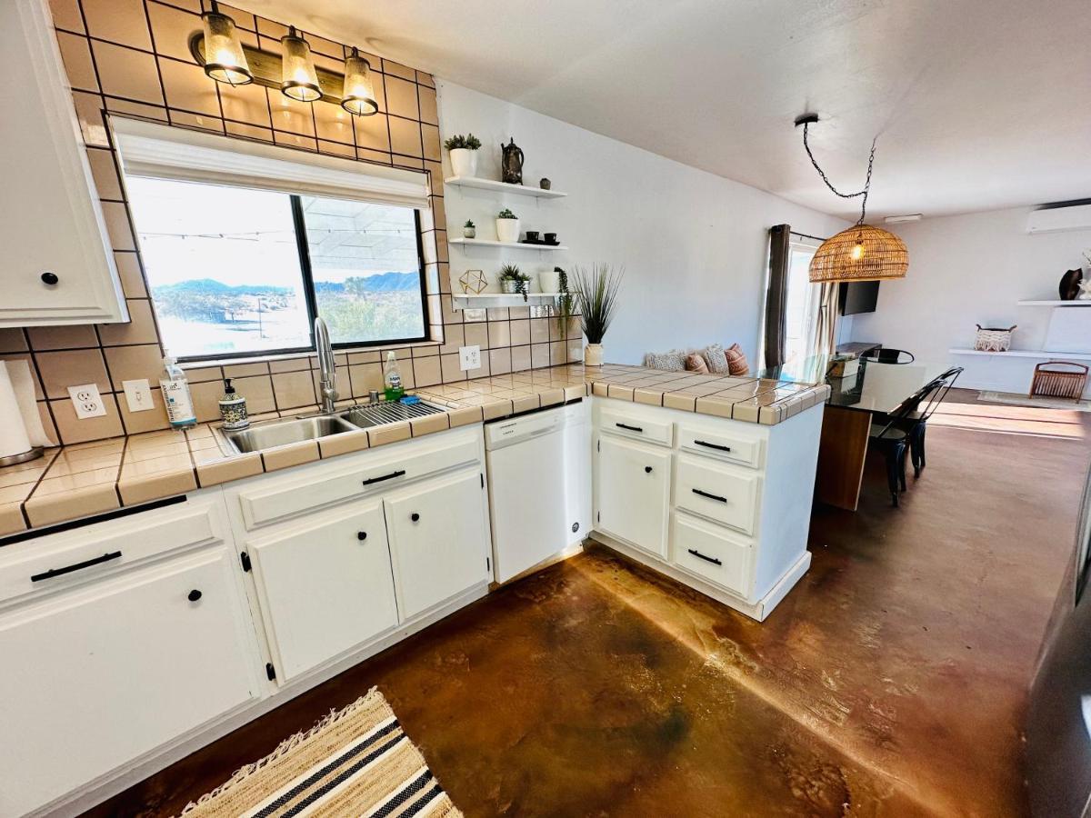 Ravens Nest Ranch, Fire Pit , Views, Near Jt Park! Villa Joshua Tree Kültér fotó